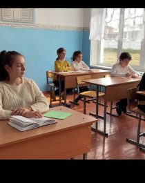 В МКОУ «Хуцеевская СОШ» прошел классный час в 8 классе на тему «Ты наш друг, родной язык».